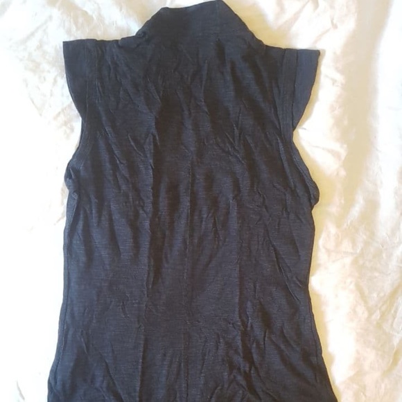 NWOT Adidas Women's Charcoal Grey Top Nice Collar - Picture 2 of 4